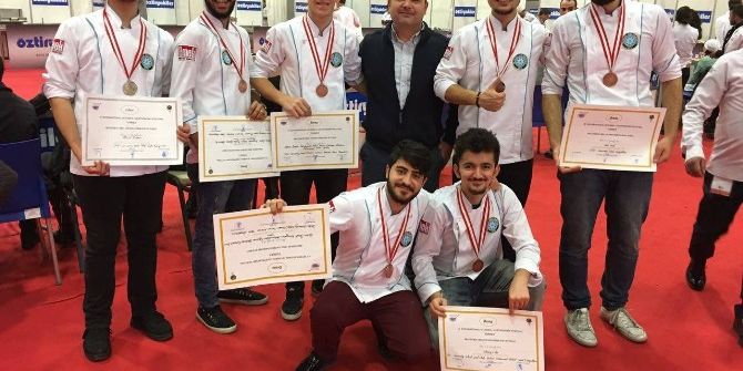 Üniversiteli Aşçılar Madalyayla Döndü