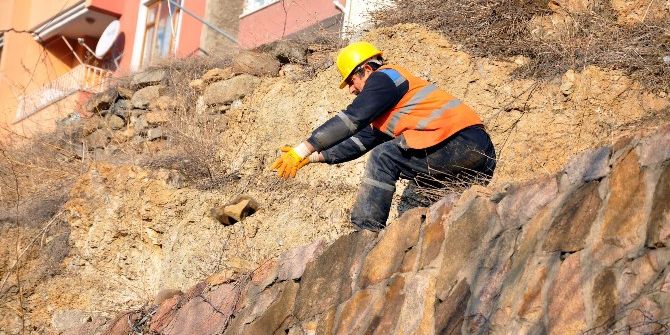 Kaya Parçaları Olası Bir Kazaya Mahal Vermeden Temizlendi