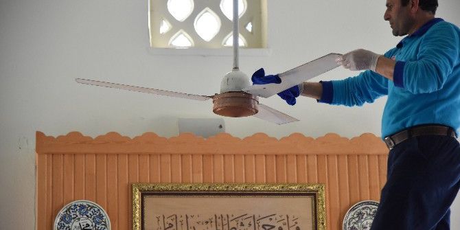 Alanya Belediyesi Cami Temizliğine Devam Ediyor