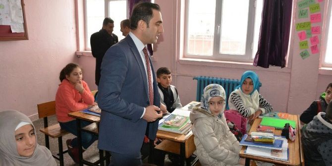 Güroymak’taki Öğrencilere Kırtasiye Ve Kitap Yardımı