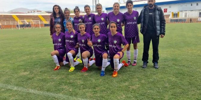 Amed Sportif Faaliyetler’in Kadın Futbolcular Kan Kaybediyor