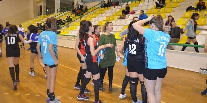 Burhaniyeli Kızlar İkinci Lig Yolunda