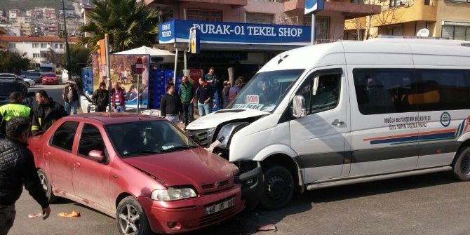 Milas’ta Yolcu Minibüsü İle Otomobil Çarpıştı, 1 Yaralı