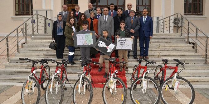 Sigaranın Zararlarını En İyi Anlatan Öğrencilere Bisiklet