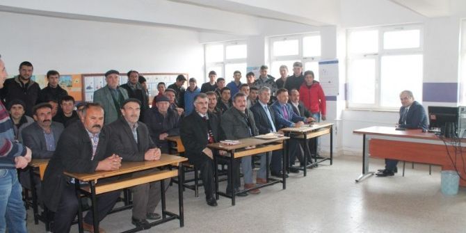 Kaymakamdan Gençlere Futbol Sahası Sözü