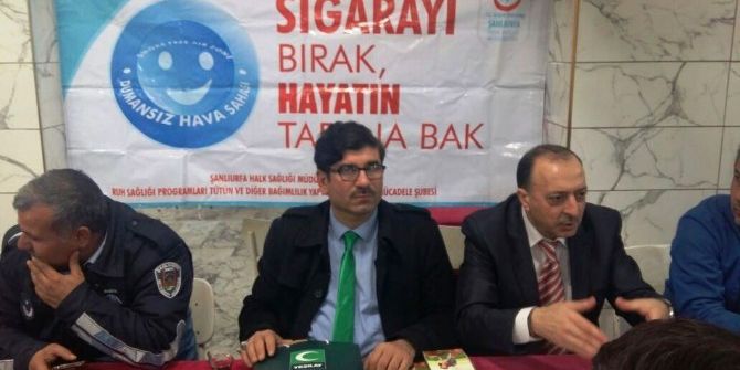 Yeşilay Üyeleri Vatandaşlara Sigaranın Zararlarını Anlattı