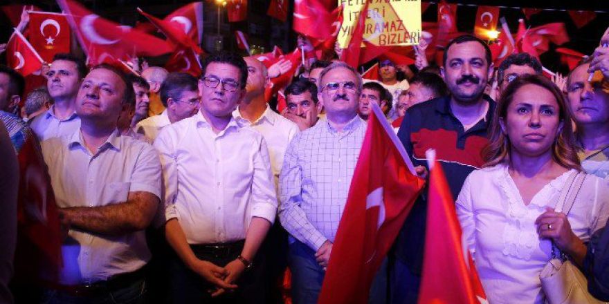 Antalya’da Demokrasi Nöbeti Devam Ediyor
