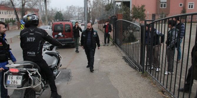 Narkotik Polisinden Okul Önlerinde Sıkı Denetim