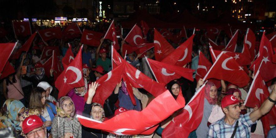 Çanakkale’de Demokrasi Nöbeti Devam Ediyor