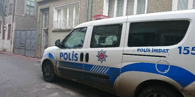 Üç Çocuk Annesi Kadın Evinde Ölü Bulundu