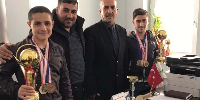 Başarılı Sporcular Ödüllendirildi