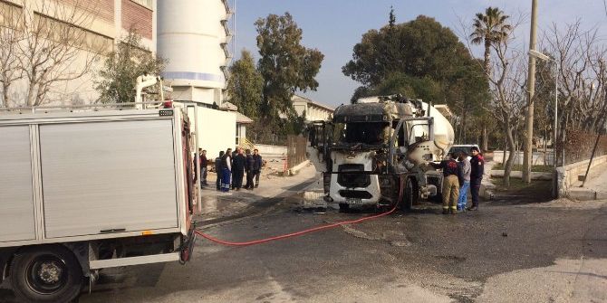 İzmir’de Korkutan Tır Yangını
