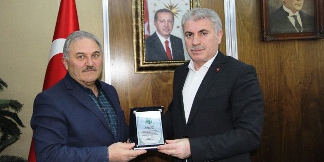 İnsani Yardım Vakfı’ndan Başkan Memiş’e Şükran Plaketi