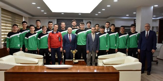 Başkan Kayda, Şampiyon Hentbolcuları Ağırladı