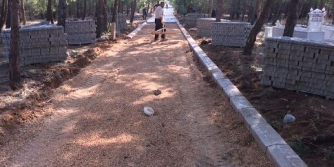 Mezarlık Yoluna Parke Taşı