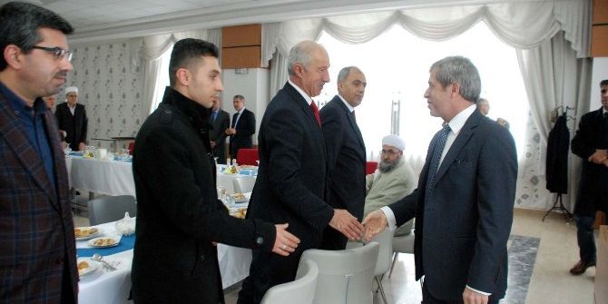 Vali Çınar Kanaat Önderleriyle Bir Araya Geldi