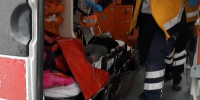 Apartmanda Çıkan Yangında Anne Ve Kızı Kurtarıldı