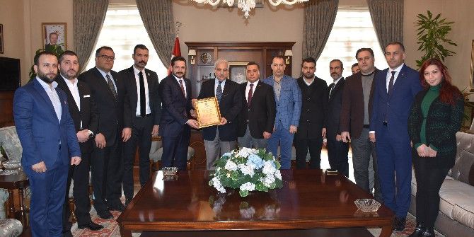 Vali Güvençer’e Midder Onursal Üyelik Belgesi