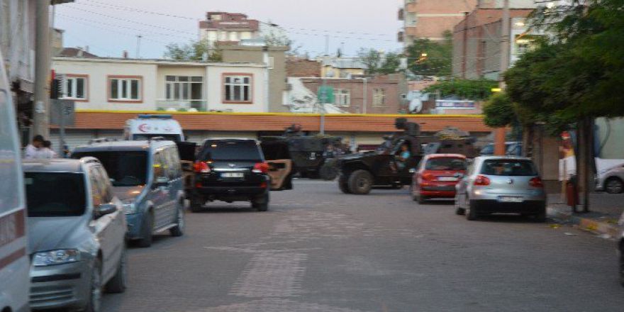 Diyarbakır’da Hücre Evini Basan Polis İle Teröristler Çatıştı: 3 Polis Şehit, 2 Polis Yaralı