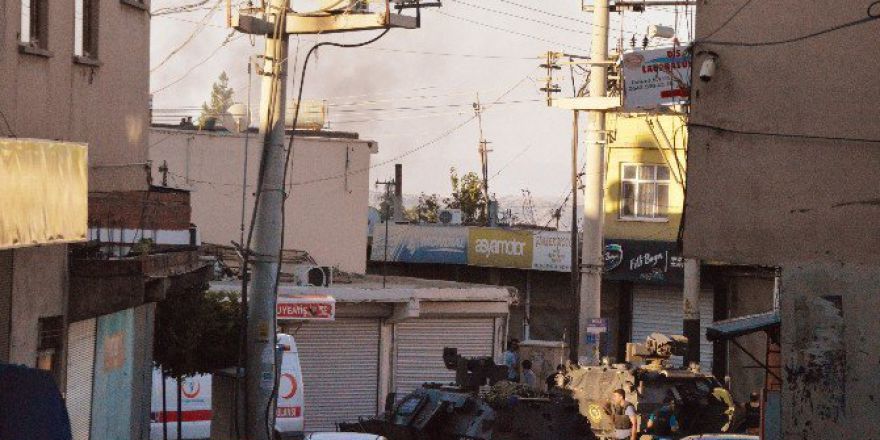 Diyarbakır’da Pkk’lı Teröristlere Yönelik Düzenlenen Operasyona Asker Takviye Edildi