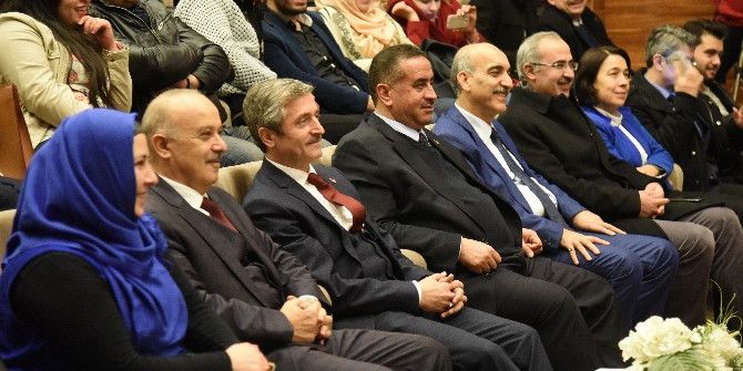 Demokrasi Nöbetinde Evlenen Çift Evlilik Okulundan Sertifika Aldı