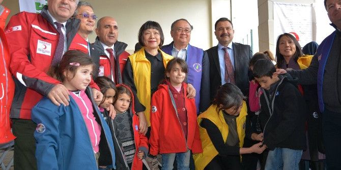 Tayvanlı İş Adamlarından 10 Bin Kişiye Mont Ve Bot Yardımı