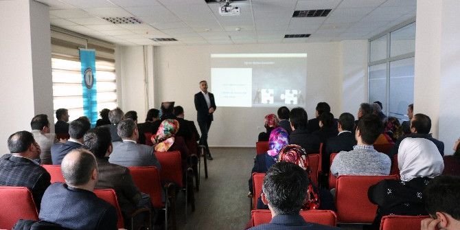 Gümüşhane’de Sağlık Yöneticilerine İletişim Ve Diksiyon Eğitimi