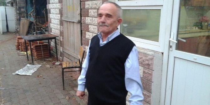 Uçan Tekme Atan Saldırganı Sopayla Kovaladı