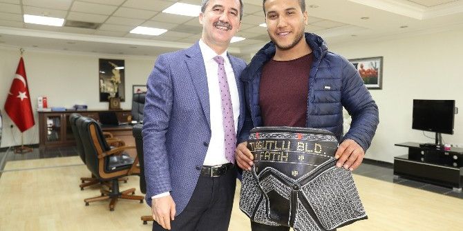 Başkan Şirin Güreşçileri Ağırladı