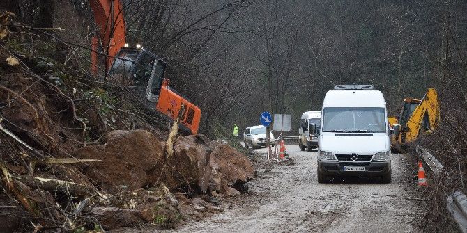 Giresun-şebinkarahisar Grup Yolunda Heyelan