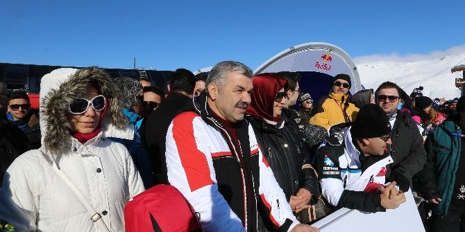 Buz Gibi Suya Atlayacaklar