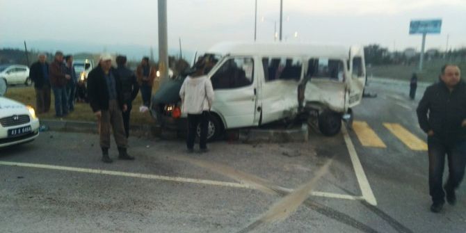 Gediz’de Trafik Kazası: 1 Ölü, 4 Yaralı