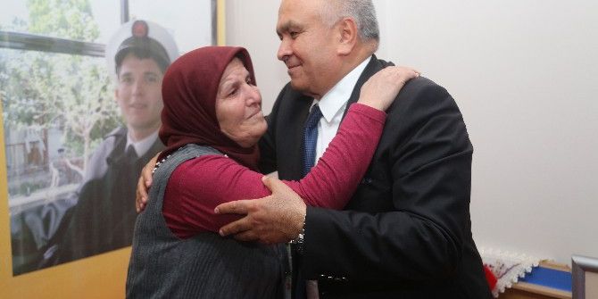 Başkan Tollu, Şehit Ailesini Ziyaret Etti