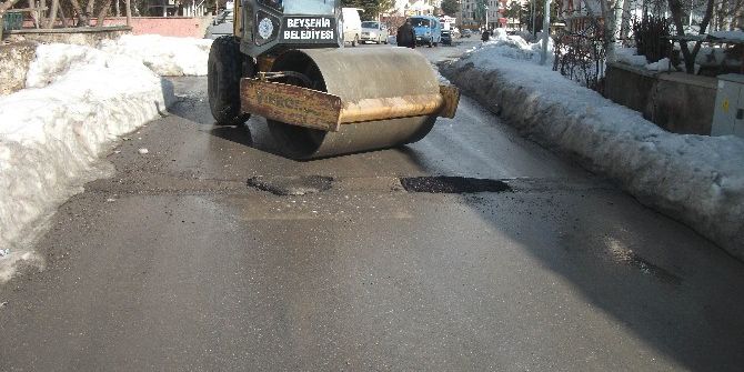 Beyşehir’de Tahrip Olan Yollar Onarılıyor