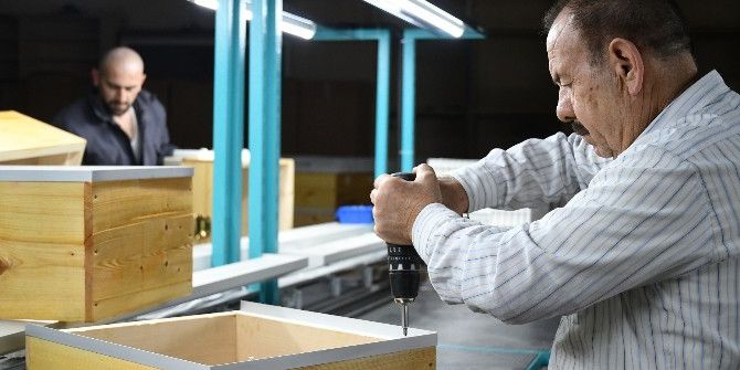 “Engelsiz Atölye”de Arı Gibi Çalışıyorlar