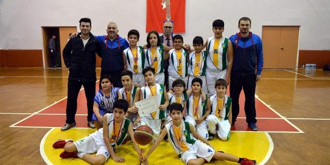 Başak Koleji Küçük Erkekler Takımı 7 Yılda 6. Kez Şampiyon