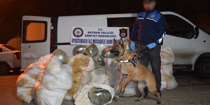 Ateş Açılarak Durdurulan Minibüste 477 Kilo Esrar Ele Geçirildi