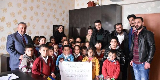 Hakkari Genç Gönüllüler Derneğinden Eğitime Destek