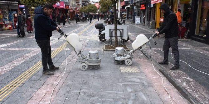 Düzce’de Mermer Kaldırımlar Tıraşlanıyor