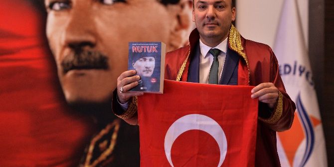 Muratpaşa’dan Yeni Evlenenlere Türk Bayrağı Ve Nutuk