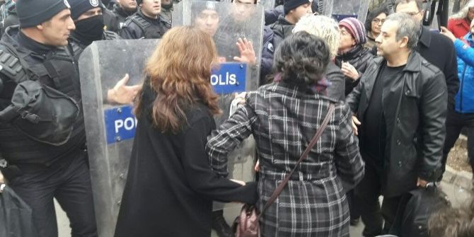 Cebeci Kampüsü’nde Khk Protestosuna Polis Müdahale Etti