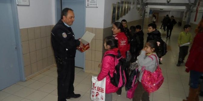 Bozüyük’te Polis Ekiplerinden Öğrencilere Jest