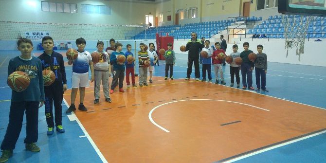 Kula’da Basketbol Kursuna Yoğun İlgi