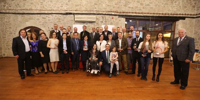Tsyd Ege’de Yılın Spor Ödülleri Ve Spor Gazeteciliği Yarışması Ödülleri Sahiplerini Buldu