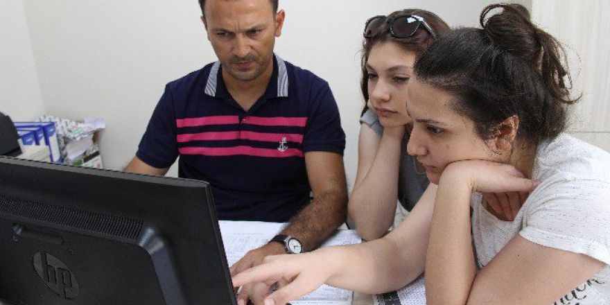 Buca’da Üniversite Tercih Günleri Devam Ediyor