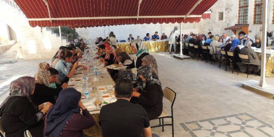 “Yalnız Değilsiniz (Çınarlarımız)” Projesi Sürüyor