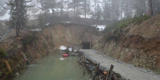 Madende Üzerine Kaya Düşen İşçi Hayatını Kaybetti