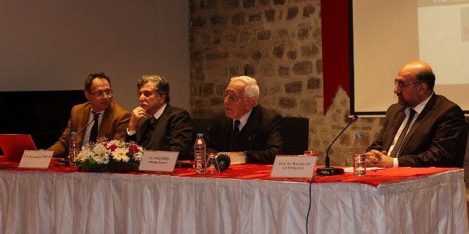 Edirne’de “İrfan Medeniyetinde Bir Zirve: Hoca Ahmet Yesevi” Paneli Düzenlendi
