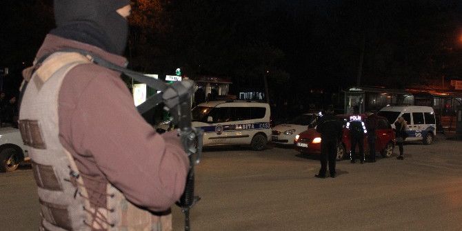 Elazığ’daki " Huzur-güven" Uygulamasında 4 Aranan Şahıs Yakalandı