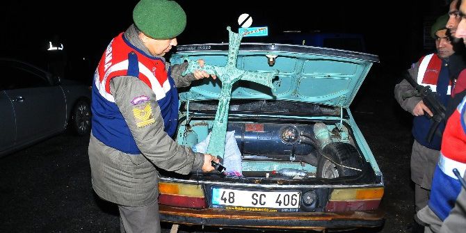Jandarma, Hz. İsa Figürlü Haç Heykeli Ele Geçirdi